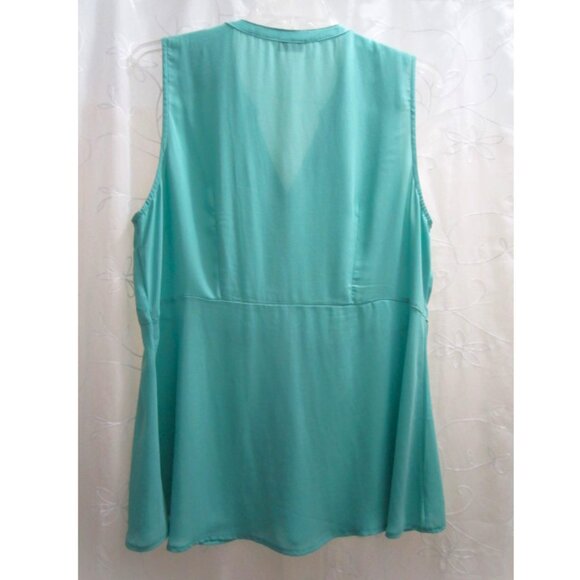 Tunic Button Front Sleveless Plus Size - Picture 3 of 3